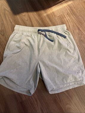 Light Gray Men's Athletic Drawstring Shorts with Navy Tie